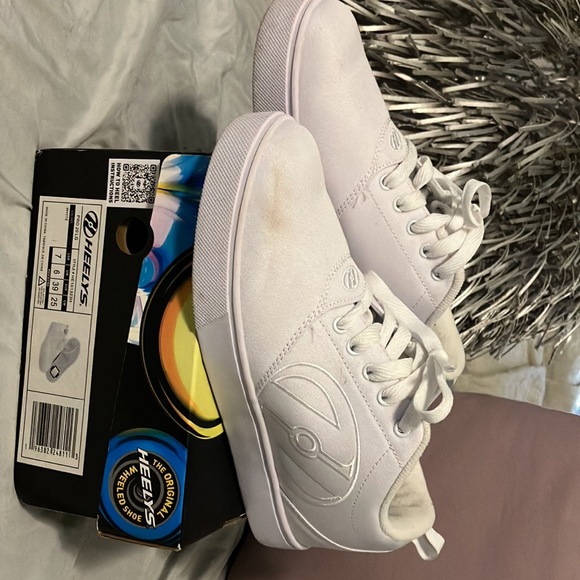 Heelys white size 7 youth - Picture 4 of 4